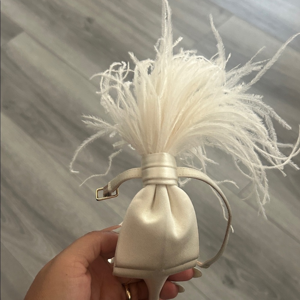 Aquazzura Cream Feathered Concerto Heels Sz 38 - Picture 3 of 16